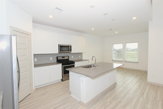 Building Photo - 3570 Joshua Grv Ln