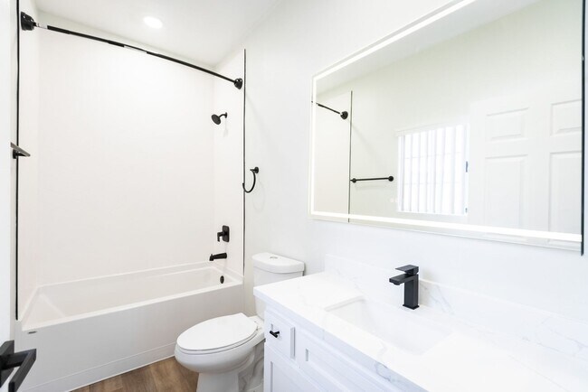 Interior Photo - 1620 South Bentley Ave