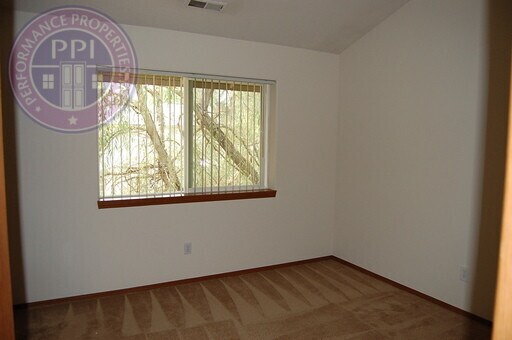 Building Photo - Orenco - Townhouse Duplex