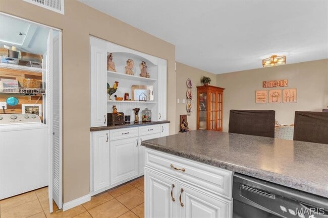 Building Photo - 1656 Herault Pl