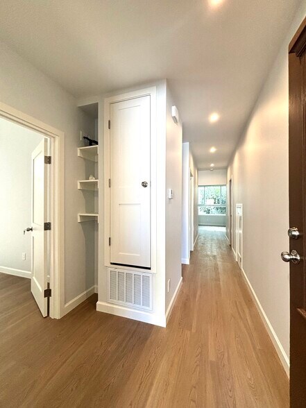 Building Photo - 131 Wetmore St