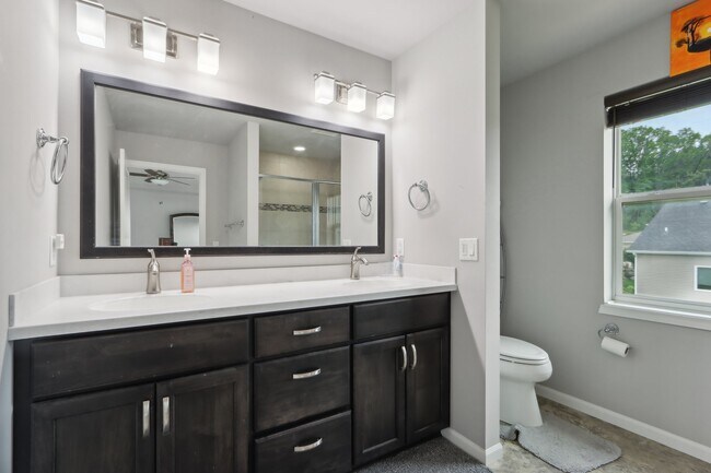 Building Photo - 5811 Levitan Ln