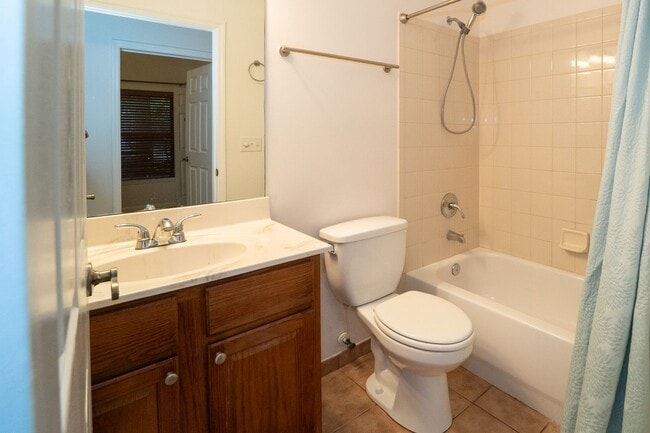 Building Photo - Belle Haven 2-Bedroom Condo with Pond View and Garage