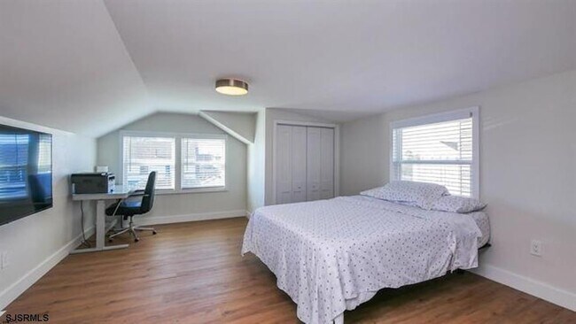 Building Photo - 219 N Clermont Ave