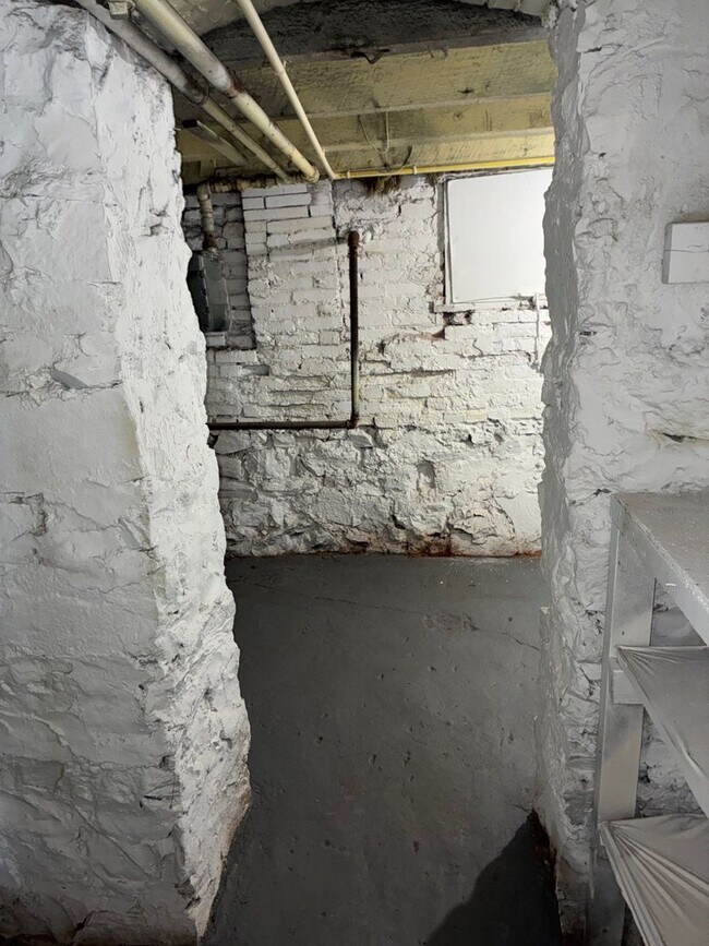 Building Photo - 1513 N Ellamont St