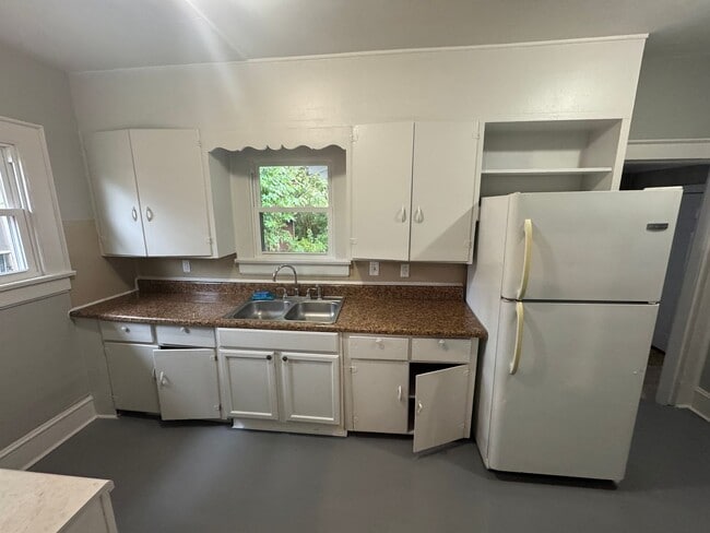 Building Photo - 2 Bedroom House Near Rocky Mount Middle Sc...