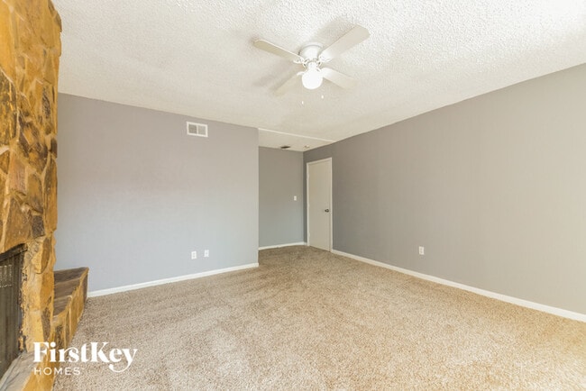 Building Photo - 2026 Aspen Ln