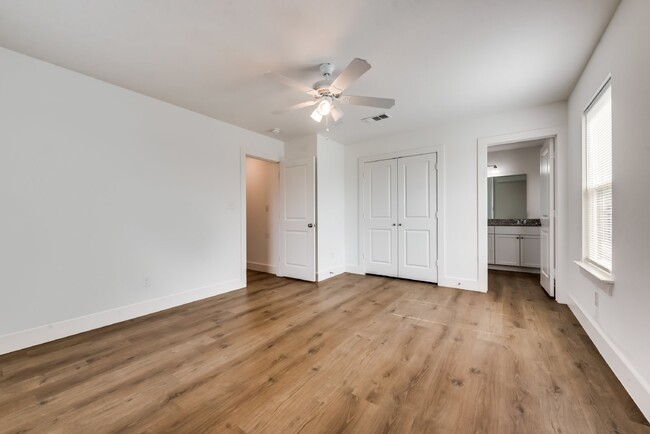 Building Photo - "Spacious 3-Bedroom Duplex with 2 Full Bat...