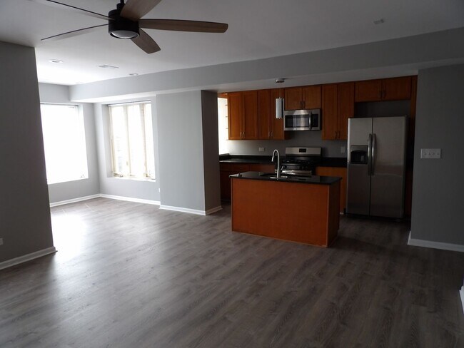 Interior Photo - 6148-6150 S King Dr