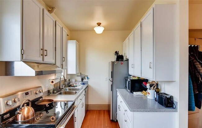 Building Photo - 1017 Taylor Ave N