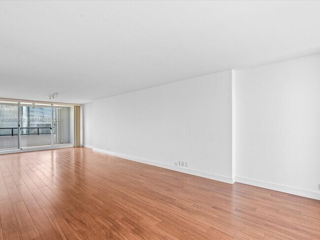 Building Photo - 1541 Brickell Ave
