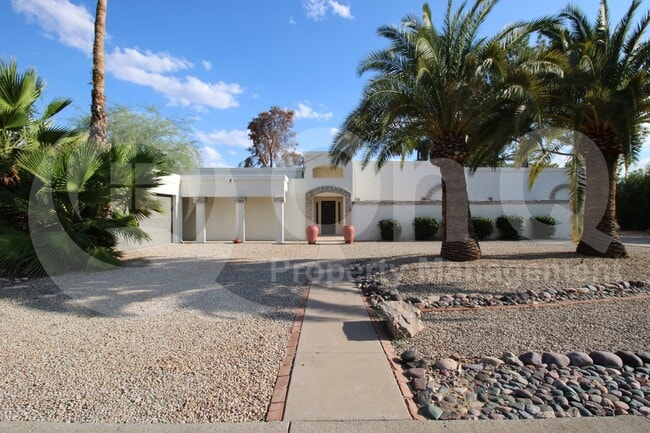 Building Photo - 6149 E Delcoa Ave