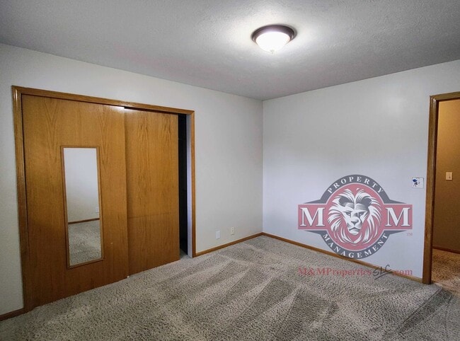 Building Photo - 5 BD 3 BA 2900 sq ft HOME IN DRAPER.