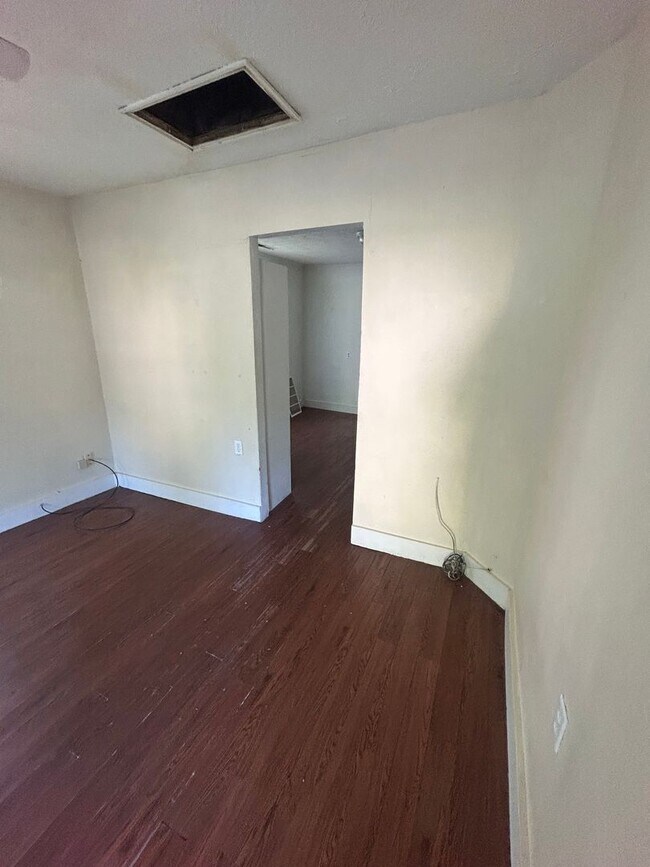 Building Photo - Adorable 2 bedroom, 1 bath Home!