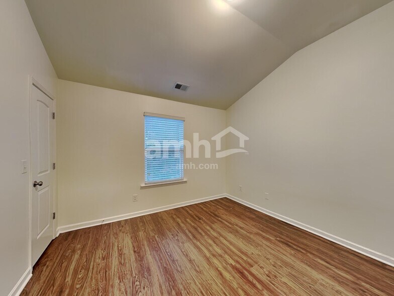 Building Photo - 3145 Yachet Ct SW
