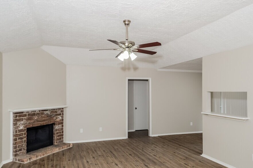 Building Photo - 6926 Bullinger Dr