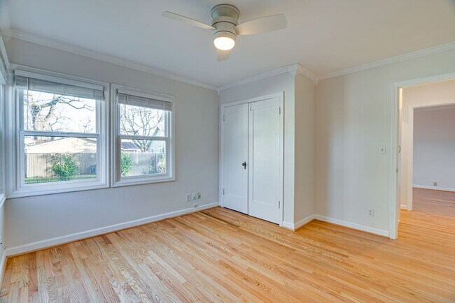 Building Photo - 1937 NE Dekum St