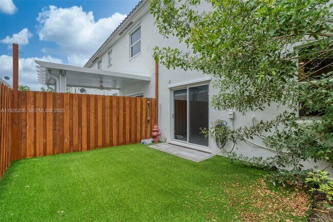 Building Photo - 2652 SE 13th St