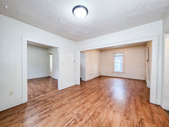 Building Photo - 1208 Koenigstein Ave