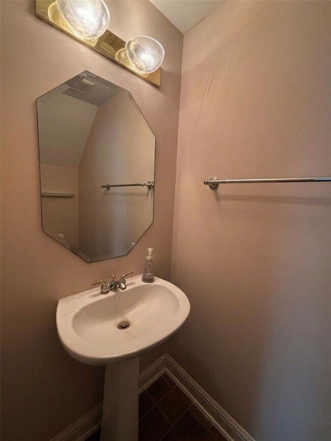 Building Photo - 5547 Cranston Ct