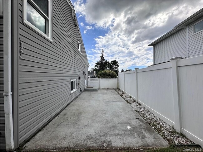 Building Photo - 5 Eagle Ln