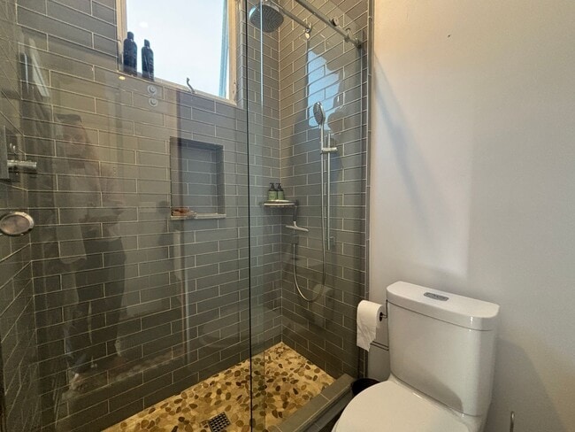 Building Photo - 2 Bed/2 Bath Oceanside Charmer!