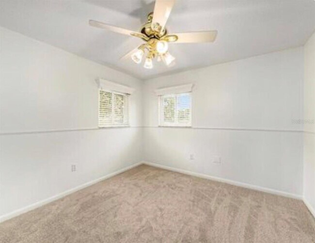 Building Photo - 115 Lake Shore Dr E