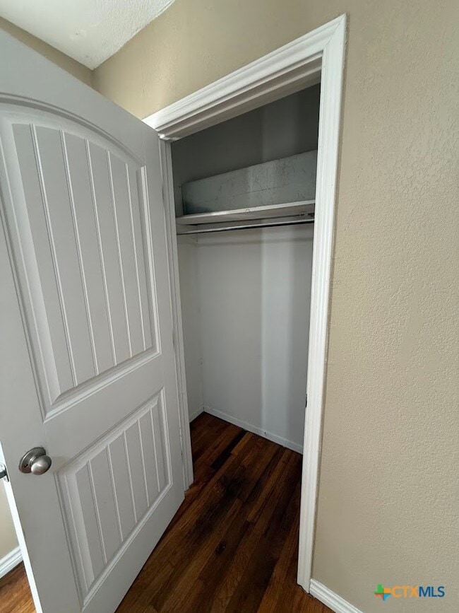 Building Photo - 784 Samuels St