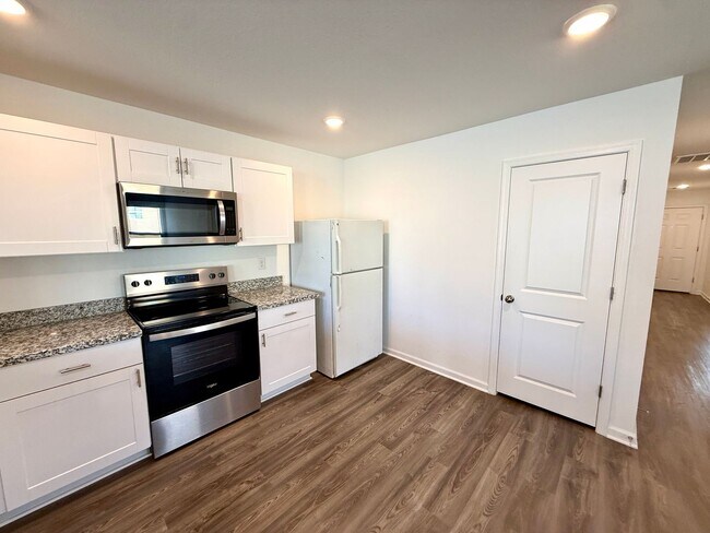 Building Photo - Modern 3BD/2BA Home Built in 2024 with Open Floor Plan, Granite Kitchen & 2-Car Garage in Twin Pa...