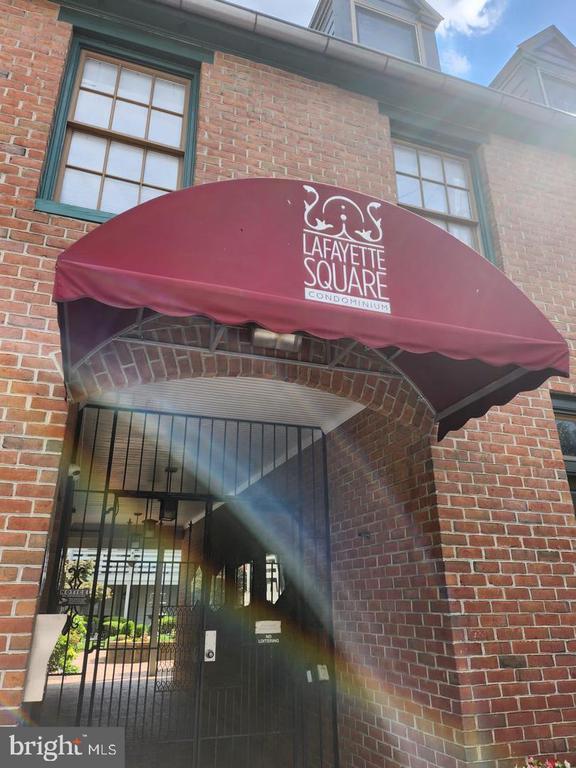 Building Photo - 10 W All Saints St