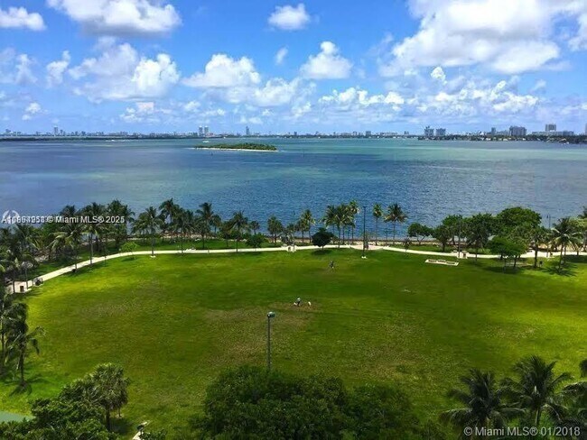 Building Photo - 1900 N Bayshore Dr