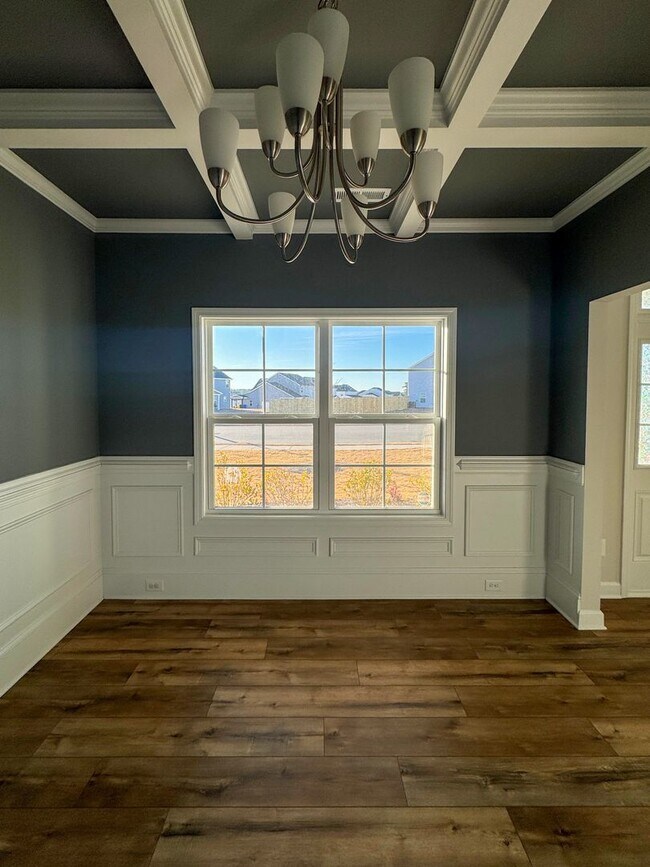 Building Photo - Stunning 4 Bed Home with Fenced Backyard