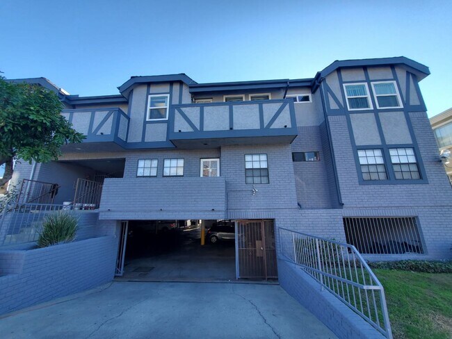 Building Photo - 15000 BURBANK BLVD.