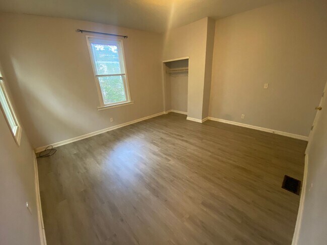 Building Photo - SPRING LEASING SPECIAL 1/2 OFF 1ST MONTHS ...