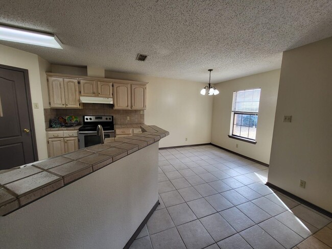 Building Photo - 1530 Serene Dr