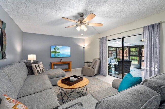 Building Photo - 5616 SE Riverboat Dr