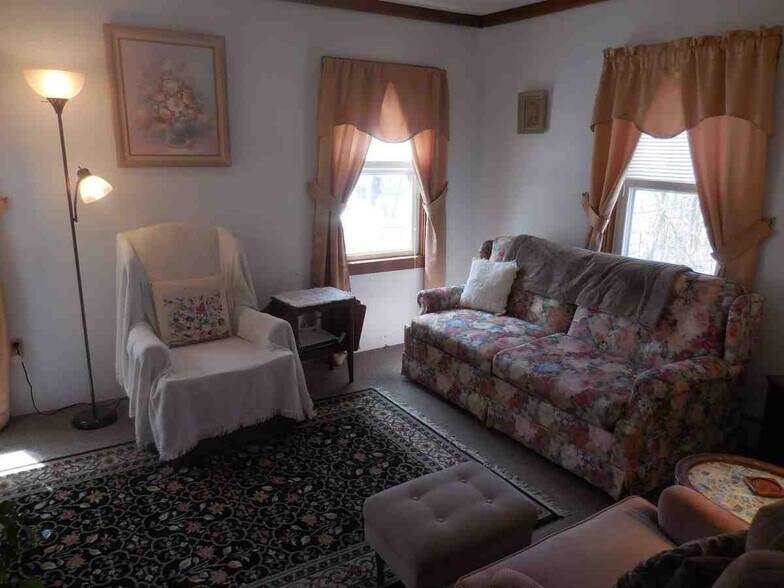 Building Photo - 19 Water St