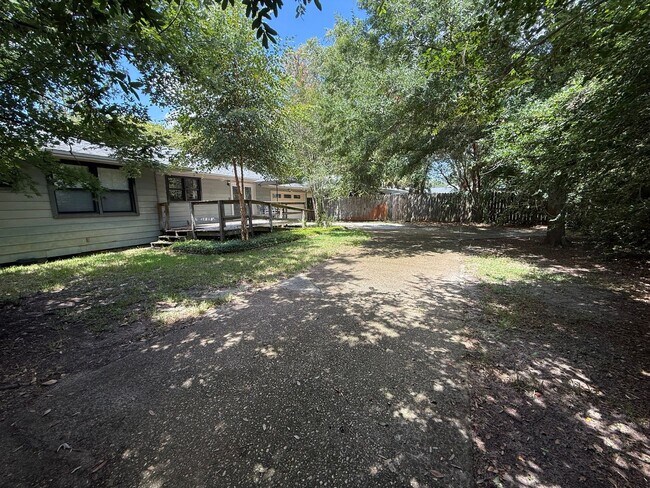 Building Photo - 303 Interbay Ave