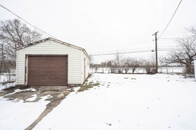 Building Photo - "Charming 3-Bedroom Gem in Indianapolis wi...