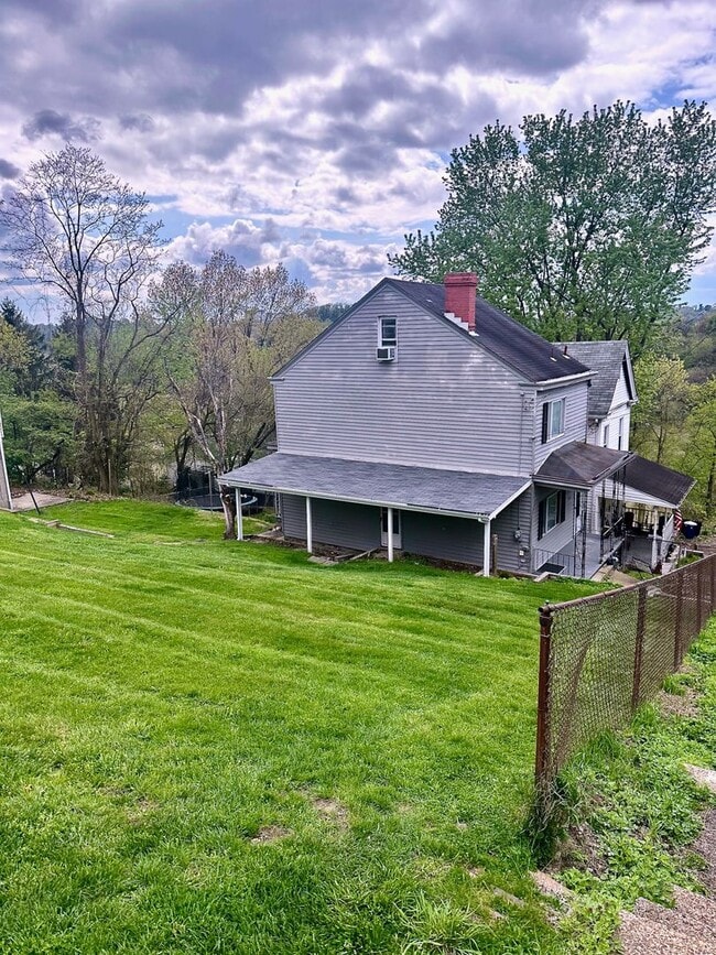 Building Photo - *** Renovated 3 Bedroom House * Mt. Washin...