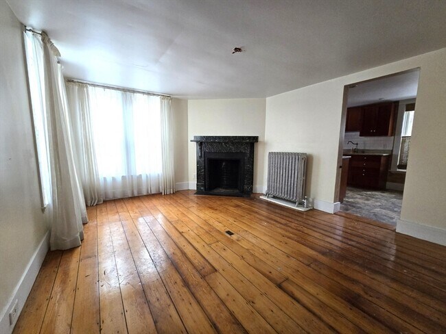 Building Photo - 303 Main St