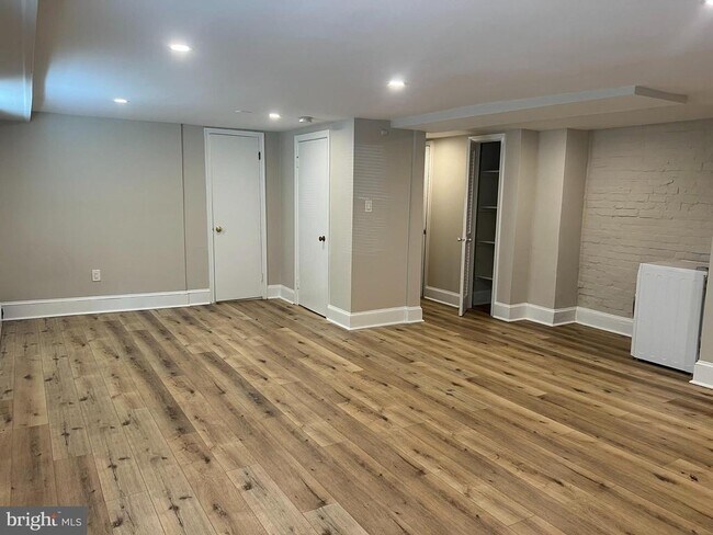 Building Photo - 2509 Cliffbourne Pl NW