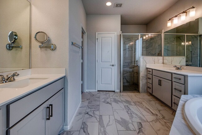 Building Photo - 125 Rangel Dr