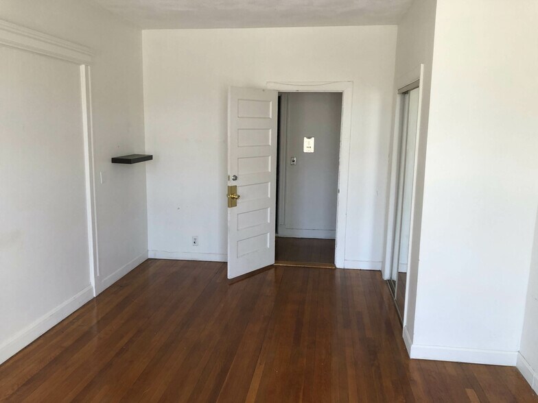 Building Photo - 1911 Beacon St