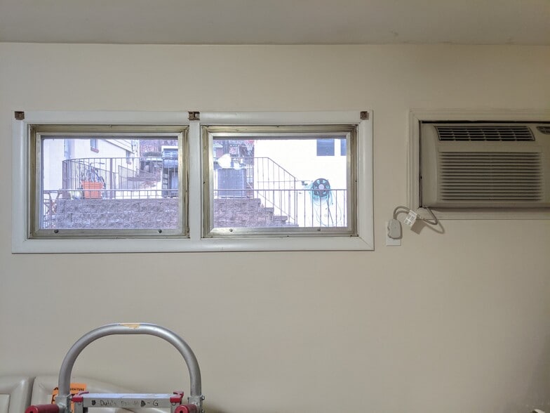 Building Photo - 639 Oakdene Ave