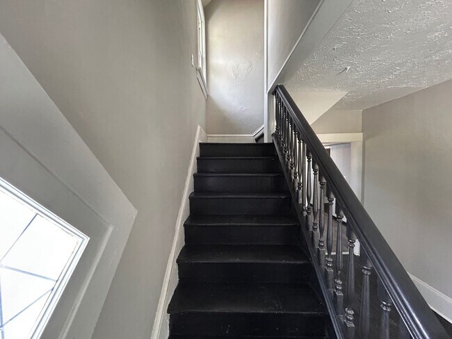 Building Photo - 987 E 141st St