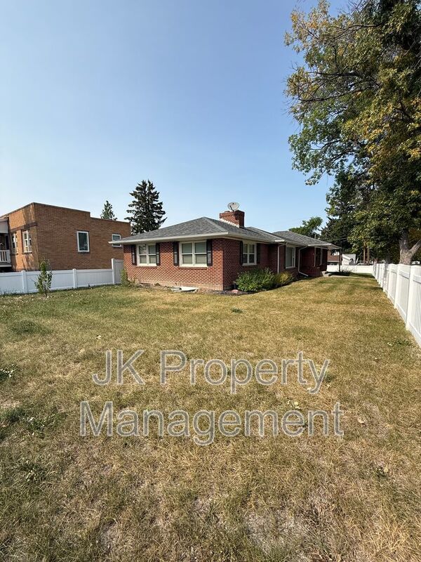 Building Photo - 1825 1st Ave S