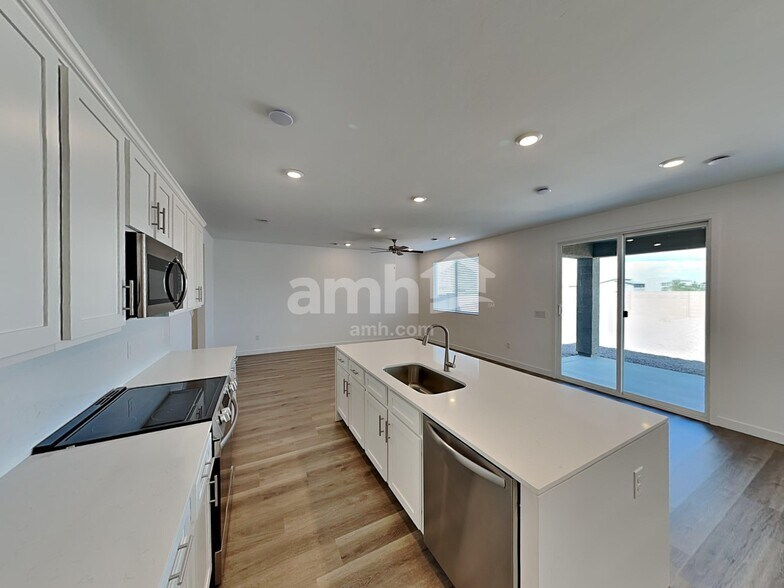 Building Photo - 6144 W Calle Lingo