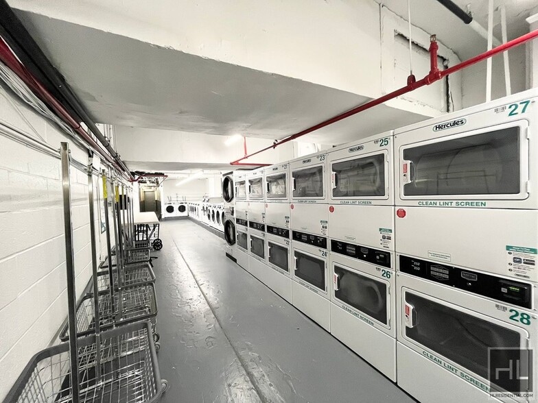 Building Photo - E 89 St