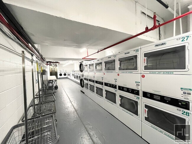 Building Photo - E 89 St